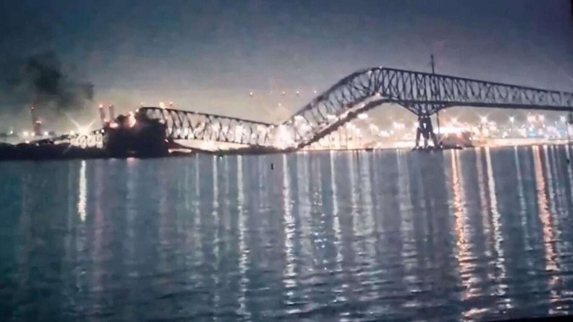 Обрушение моста в американском штате Мэриленд после того, как в него врезалось судно - ПРАЙМ, 1920, 27.03.2024