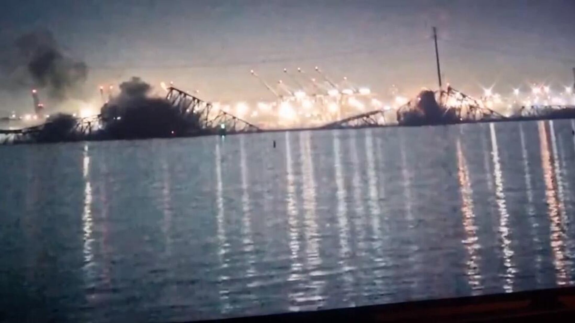 Обрушение моста в американском штате Мэриленд после того, как в него врезалось судно - ПРАЙМ, 1920, 27.03.2024