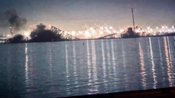 Обрушение моста в американском штате Мэриленд после того, как в него врезалось судно