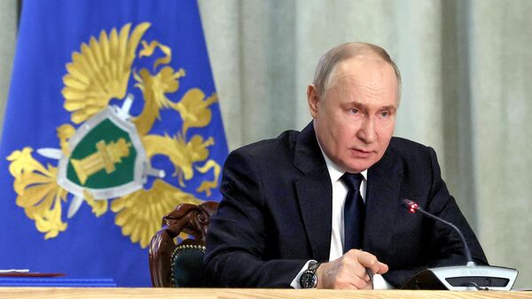 Президент РФ Владимир Путин на расширенном заседании коллегии Генеральной прокуратуры РФ