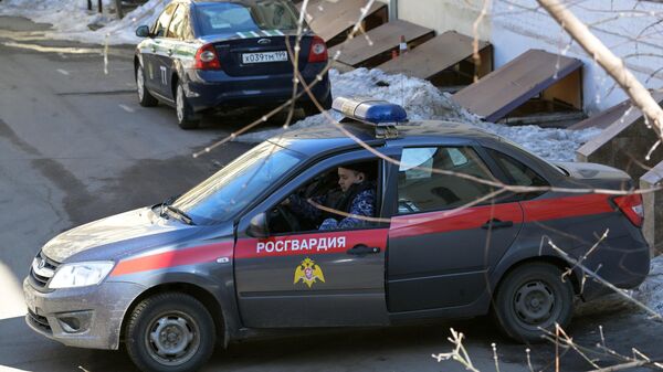 Автомобиль Росгвардии у здания Басманного суда Москвы