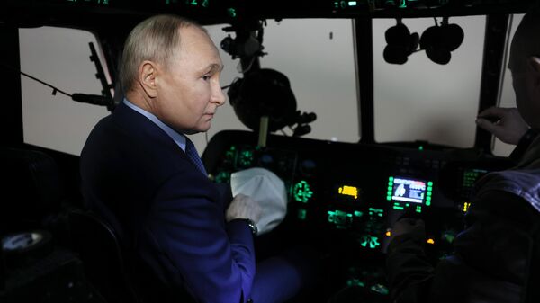 Президент РФ Владимир Путин посещает 344-й государственный центр боевого применения и переучивания летного состава Минобороны РФ