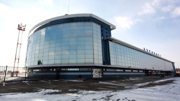 Здание аэропорта в Иркутске.