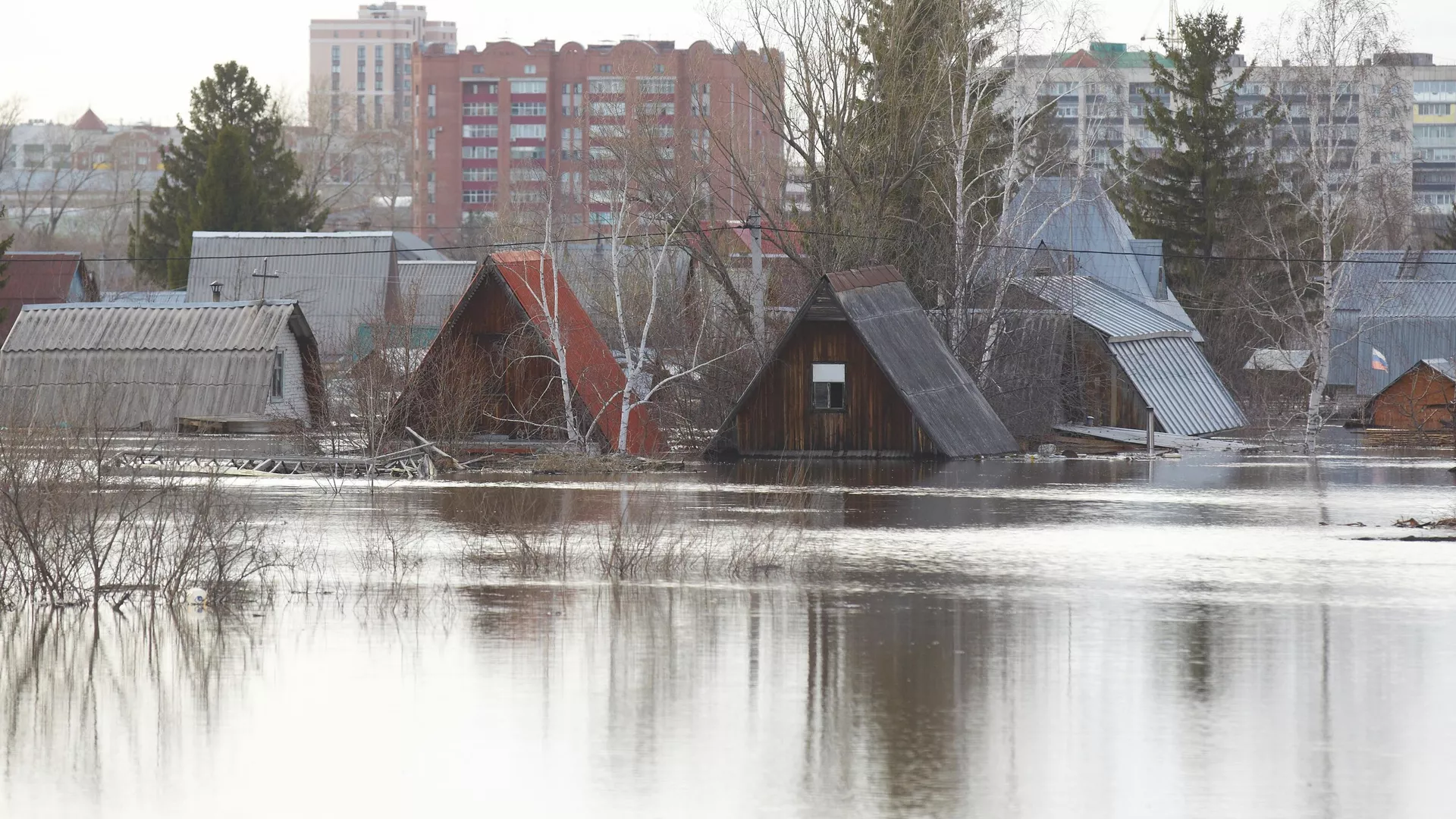 Подтопленные дома в городе Кургане - ПРАЙМ, 1920, 19.04.2024
