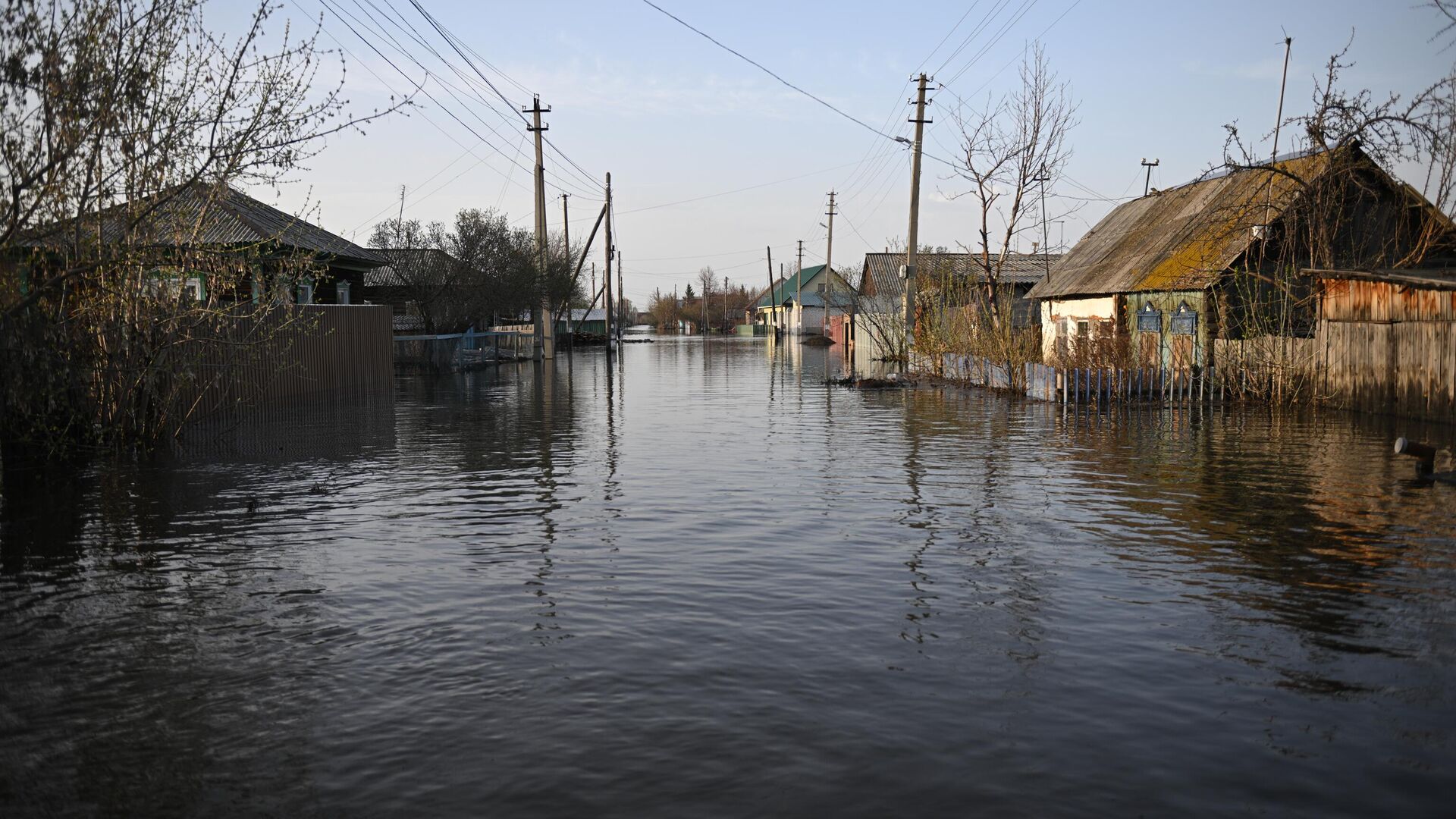 Жилые дома, затопленные в результате паводка, в микрорайоне Глинка в Кургане - ПРАЙМ, 1920, 18.05.2024
