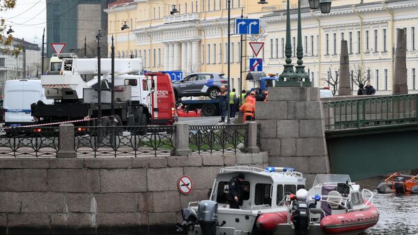 Водитель упавшего в реку автобуса в Петербурге признал вину