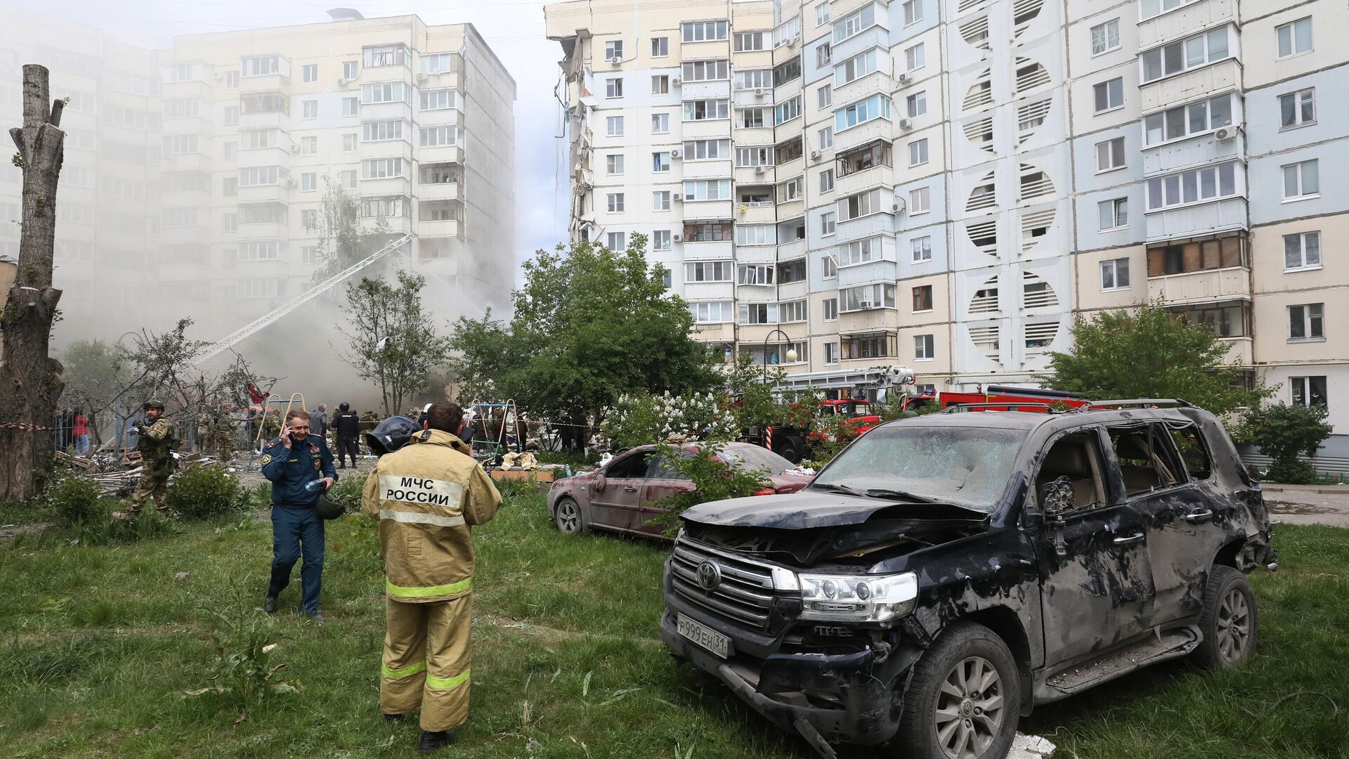 В Белгороде в результате обстрела ВСУ обрушился подъезд многоквартирного жилого дома - ПРАЙМ, 1920, 21.05.2024