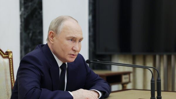 Президент Владимир Путин провел совещание по вопросам развития оборонно-промышленного комплекса