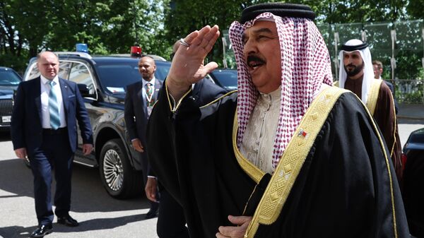 Король Бахрейна Хамад бен Иса Аль Халифа перед началом встречи с президентом РФ Владимиром Путиным