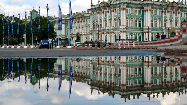 Флаги с символикой Петербургского международного экономического форума (ПМЭФ) 
