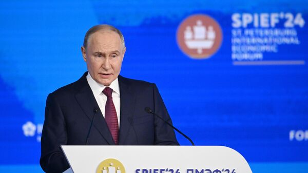 Все попытки США изолировать Россию провалились, подчеркнул Путин