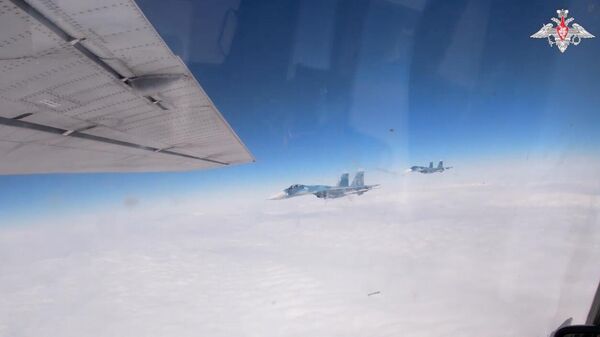 Самолеты Ту-95мс и дальние бомбардировщики Ту-22м3 во время патрулирования. Скриншот видео