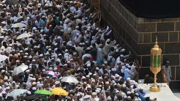 За время хаджа умерло уже более тысячи паломников, сообщили СМИ