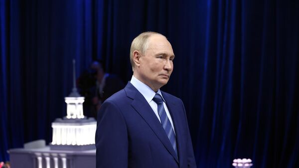 Президент Владимир Путин посетил ВДНХ