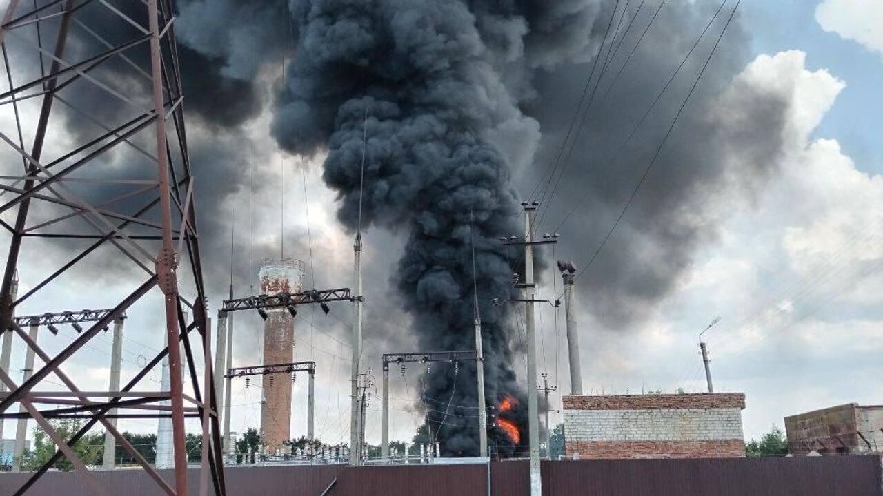 Пожар начался в Судже Курской области после атаки дрона ВСУ - 09.07.2024,  ПРАЙМ