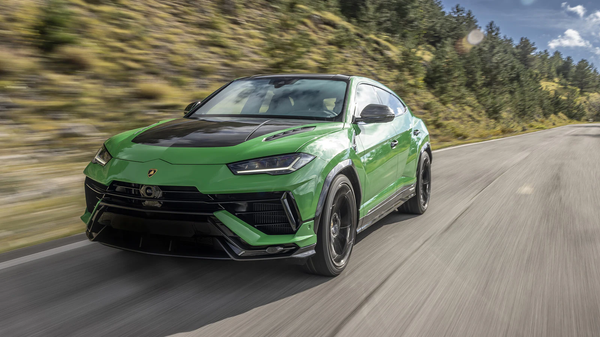 Автомобиль Lamborghini Urus Performante