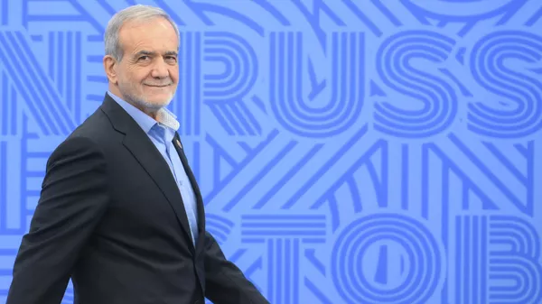 Президент Ирана Масуд Пезешкиан во время встречи с президентом РФ Владимиром Путиным
