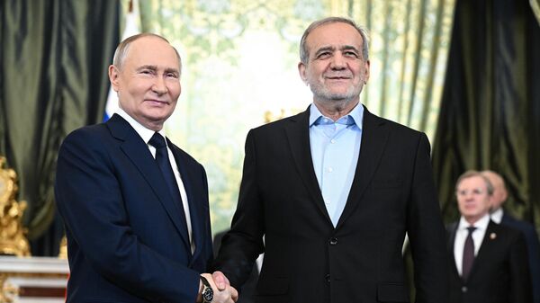 Встреча президента РФ В. Путина и президента Ирана М. Пезешкиана