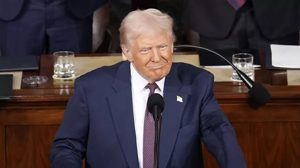 Президент США Дональд Трамп выступает на заседании конгресса в Вашингтоне