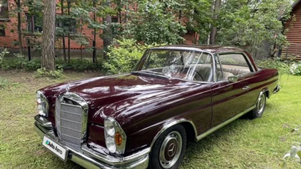 Mercedes-Benz W111 