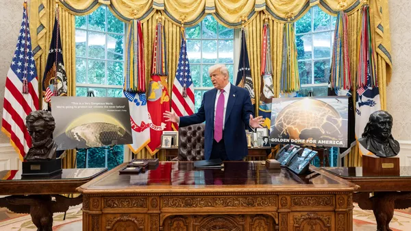 Дональд Трамп представляет проект системы ПВО Золотой купол