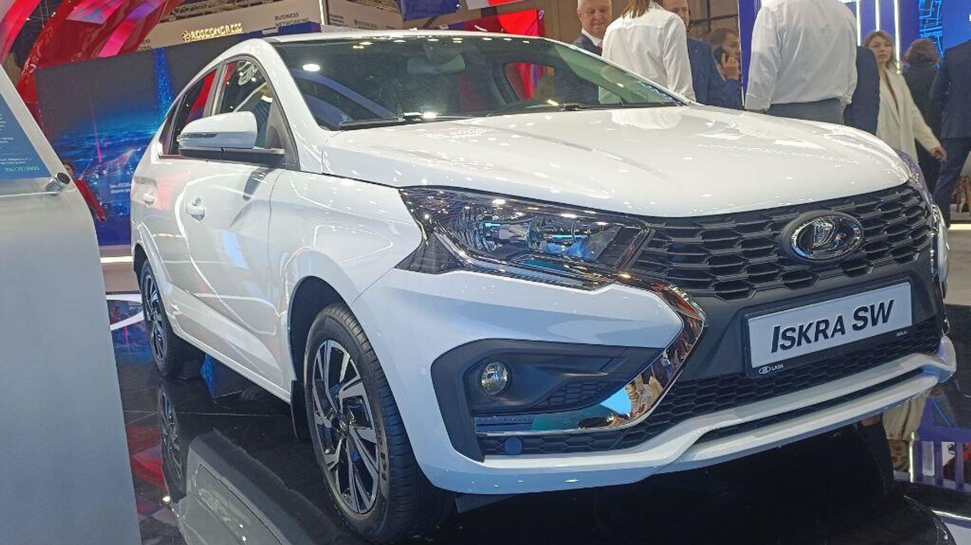 Интернетте жас қызбен порно көру