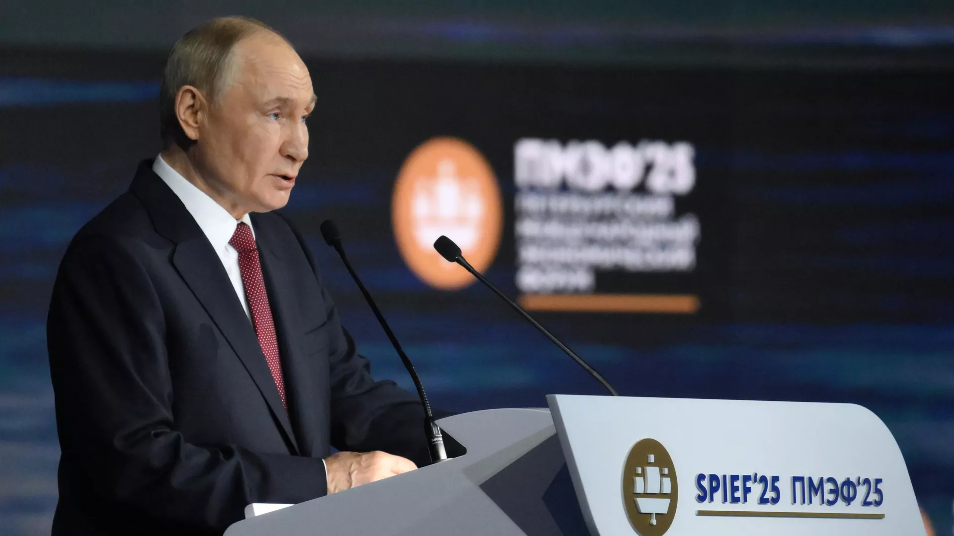  Президент РФ Владимир Путин на пленарном заседании XXVIII Петербургского международного экономического форума - ПРАЙМ, 1920, 20.06.2025