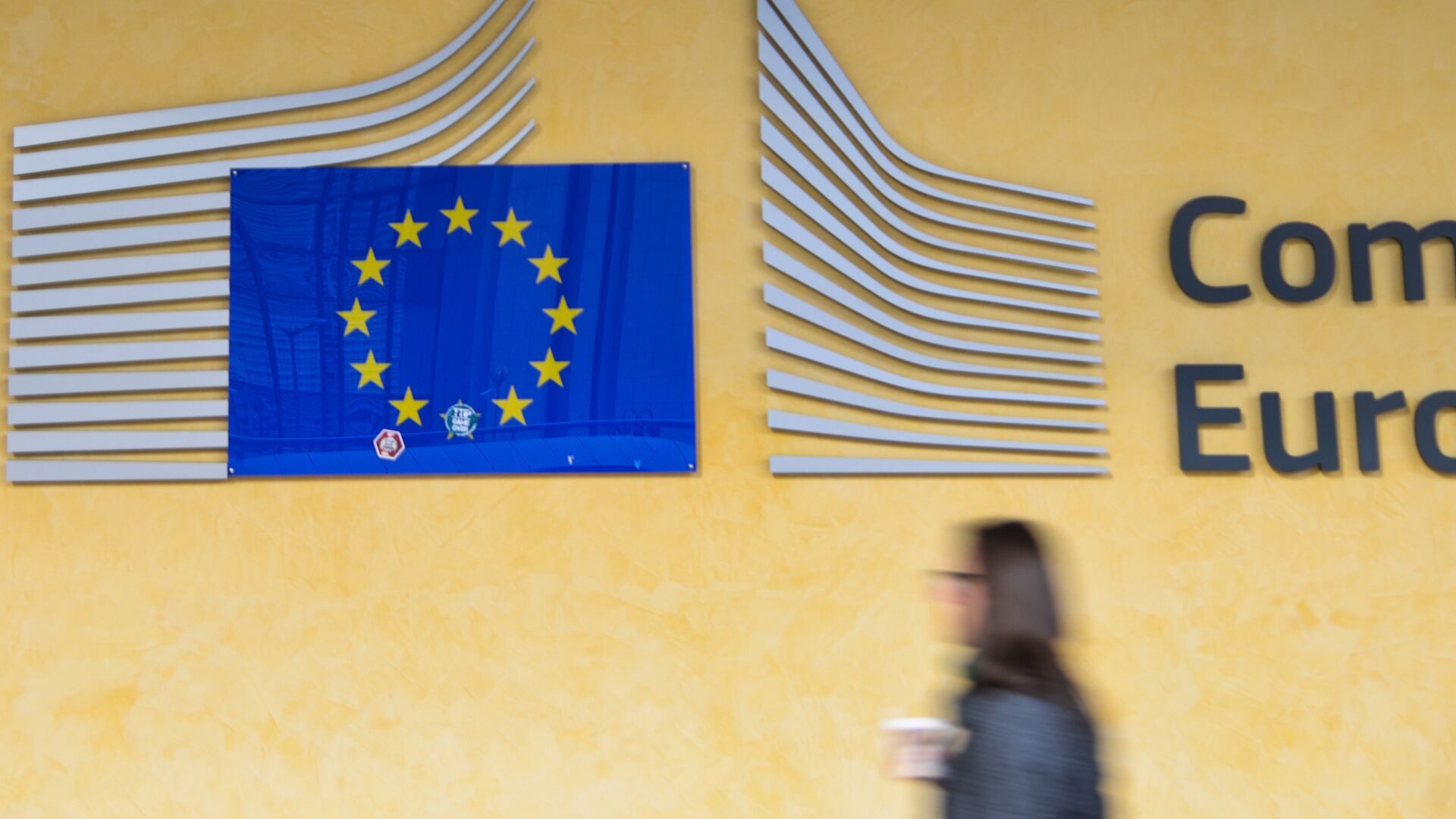 Логотип Евросоюза на здании штаб-квартиры Европейского парламента в Брюсселе - ПРАЙМ, 1920, 18.07.2025