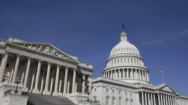 Здание конгресса США на Капитолийском холме в Вашингтоне