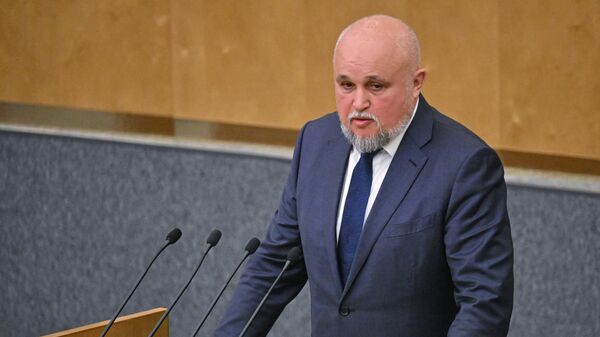 Кандидат на должность министра энергетики губернатор Кемеровской области Сергей Цивилев выступает на пленарном заседании Госдумы РФ