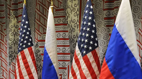 Флаги России и США