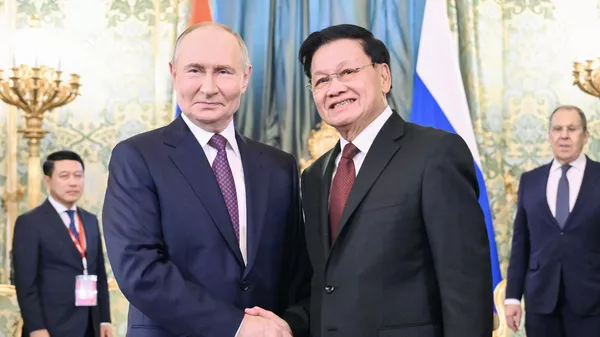 Президент Владимир Путин встретился с президентом Лаоса Т. Сисулитом