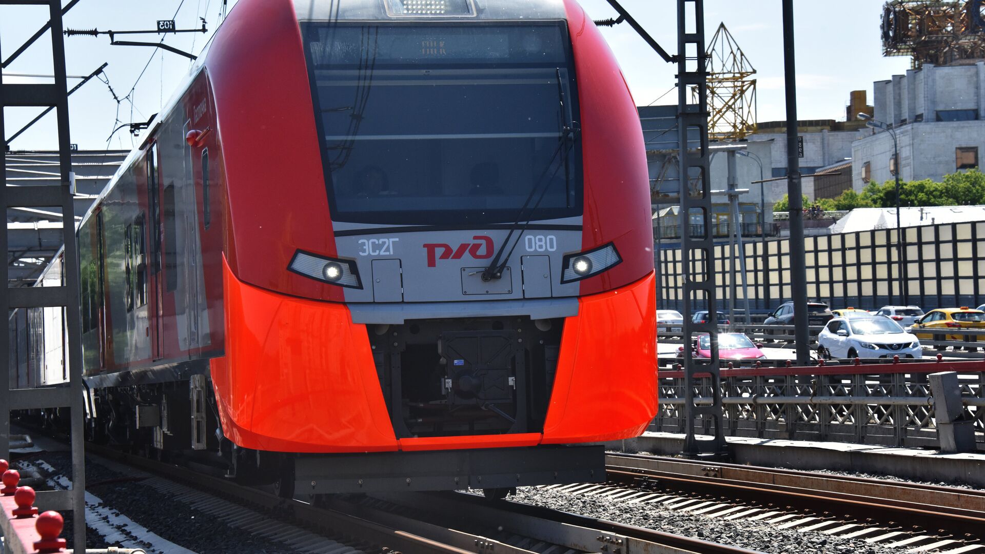 Электропоезд Ласточка на участке Московского центрального кольца между станциями Лужники и Площадь Гагарина - ПРАЙМ, 1920, 01.08.2025