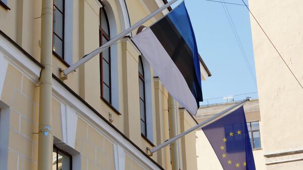 Флаги Эстонии и Евросоюза на здании генерального консульства Эстонии в Санкт-Петербурге