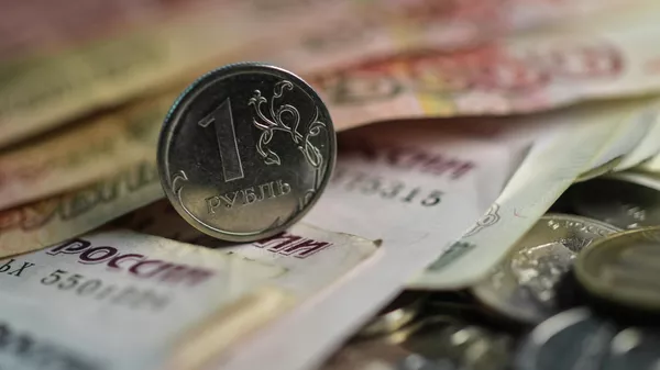 Денежные купюры и монеты