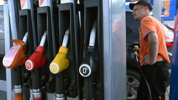 Топливные пистолеты на автозаправочной станции