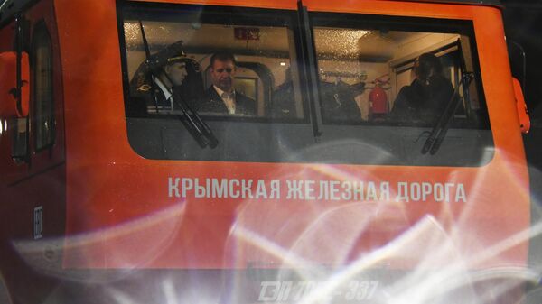 Поезд Таврия, следующий по маршруту Санкт-Петербург - Севастополь 