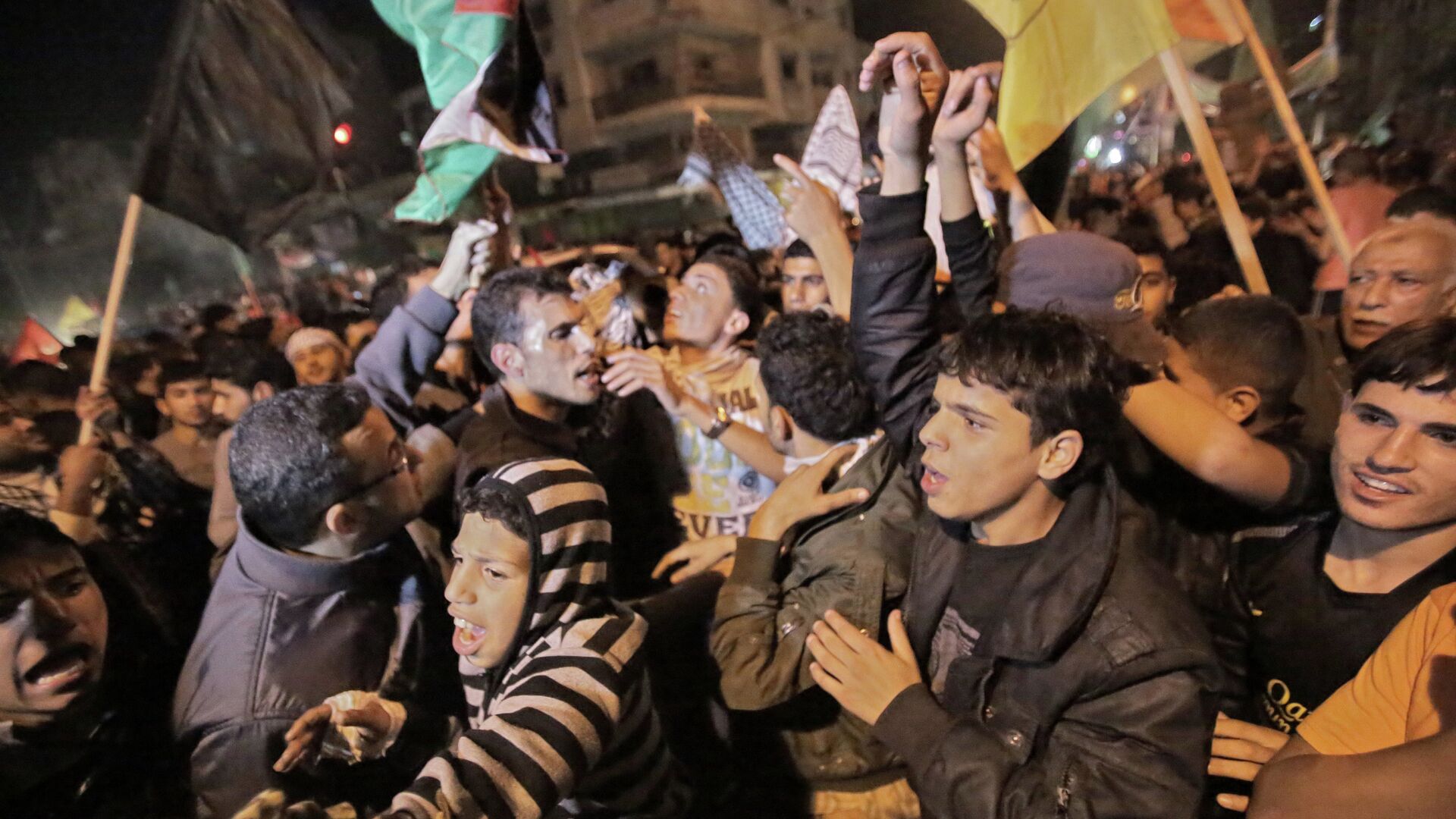 Жители Газы празднуют вступление в силу соглашения о прекращении огня между Израилем и движением ХАМАС - ПРАЙМ, 1920, 16.08.2025