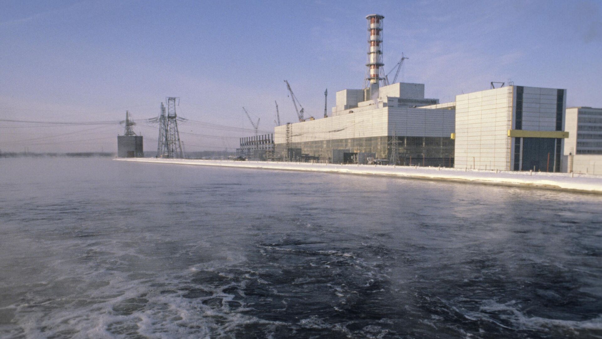Смоленская атомная электростанция на правом берегу Десногорского водохранилища. - ПРАЙМ, 1920, 18.08.2025