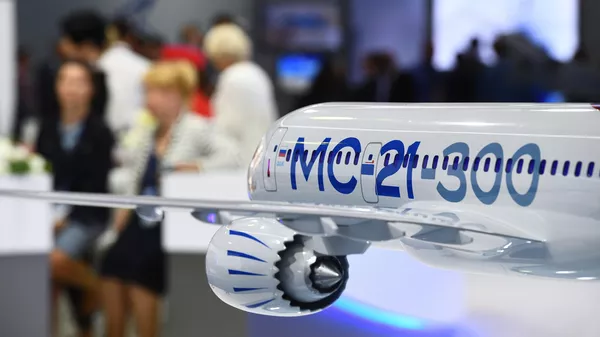 Макет российского среднемагистрального узкофюзеляжного пассажирского самолёта МС-21-300, представленный на Международном авиационно-космическом салоне МАКС-2019 