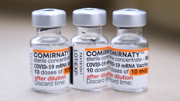 Ампулы с вакциной Comirnaty от COVID-19 в больнице Пуэрта-де-Йерро Ампулы с вакциной Comirnaty от COVID-19 в больнице Пуэрта-де-Йерро