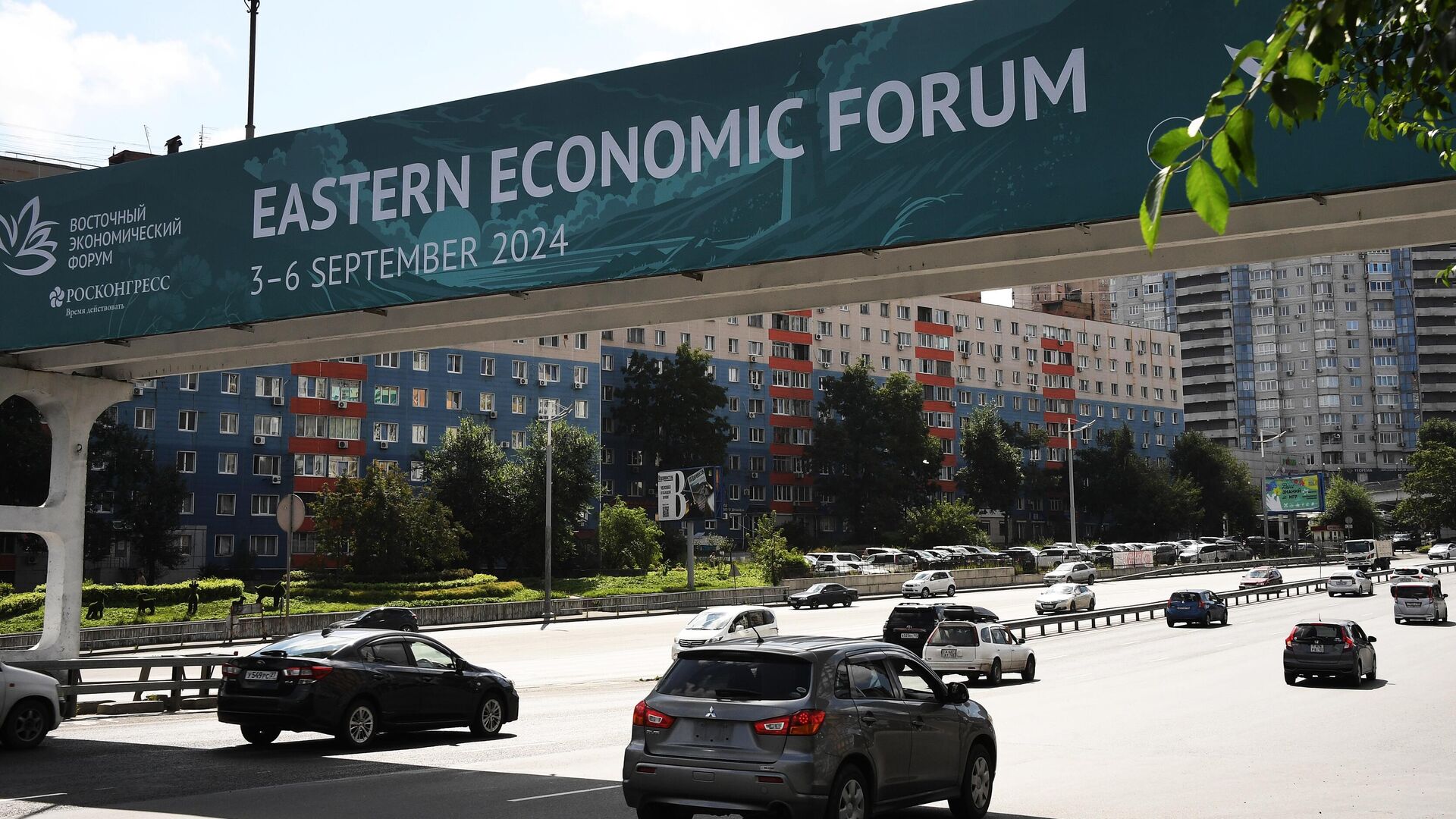 Баннер с символикой Восточного экономического форума (ВЭФ) - 2024 во Владивостоке - ПРАЙМ, 1920, 26.08.2025