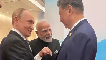 Президент РФ Владимир Путин, премьер-министр Индии Нарендра Моди и председатель КНР Си Цзиньпин на полях саммита ШОС