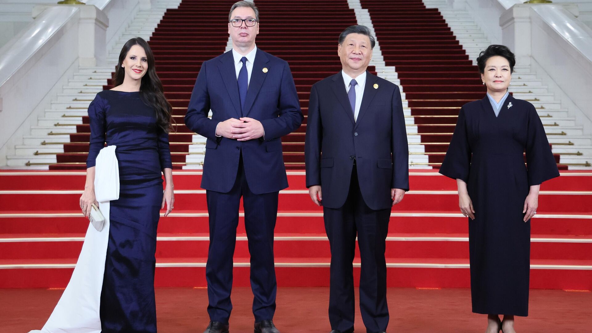 Президент Сербии Александр Вучич с супругой Тамарой Вучич на церемонии встречи председателем КНР Си Цзиньпином и его супругой Пэн Лиюань глав делегаций - участников III Международного форума Один пояс, один путь в Пекине - ПРАЙМ, 1920, 04.09.2025