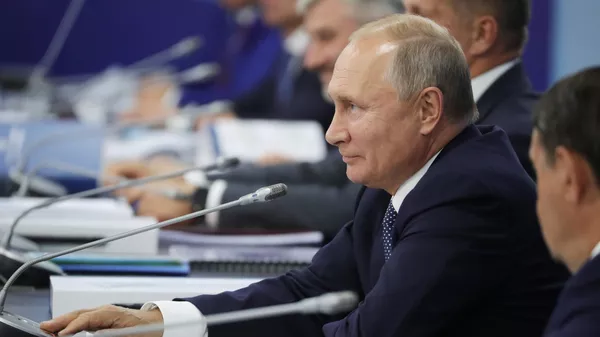 Президент РФ Владимир Путин на заседании президиума Госсовета по вопросу О национальной программе развития Дальнего Востока
