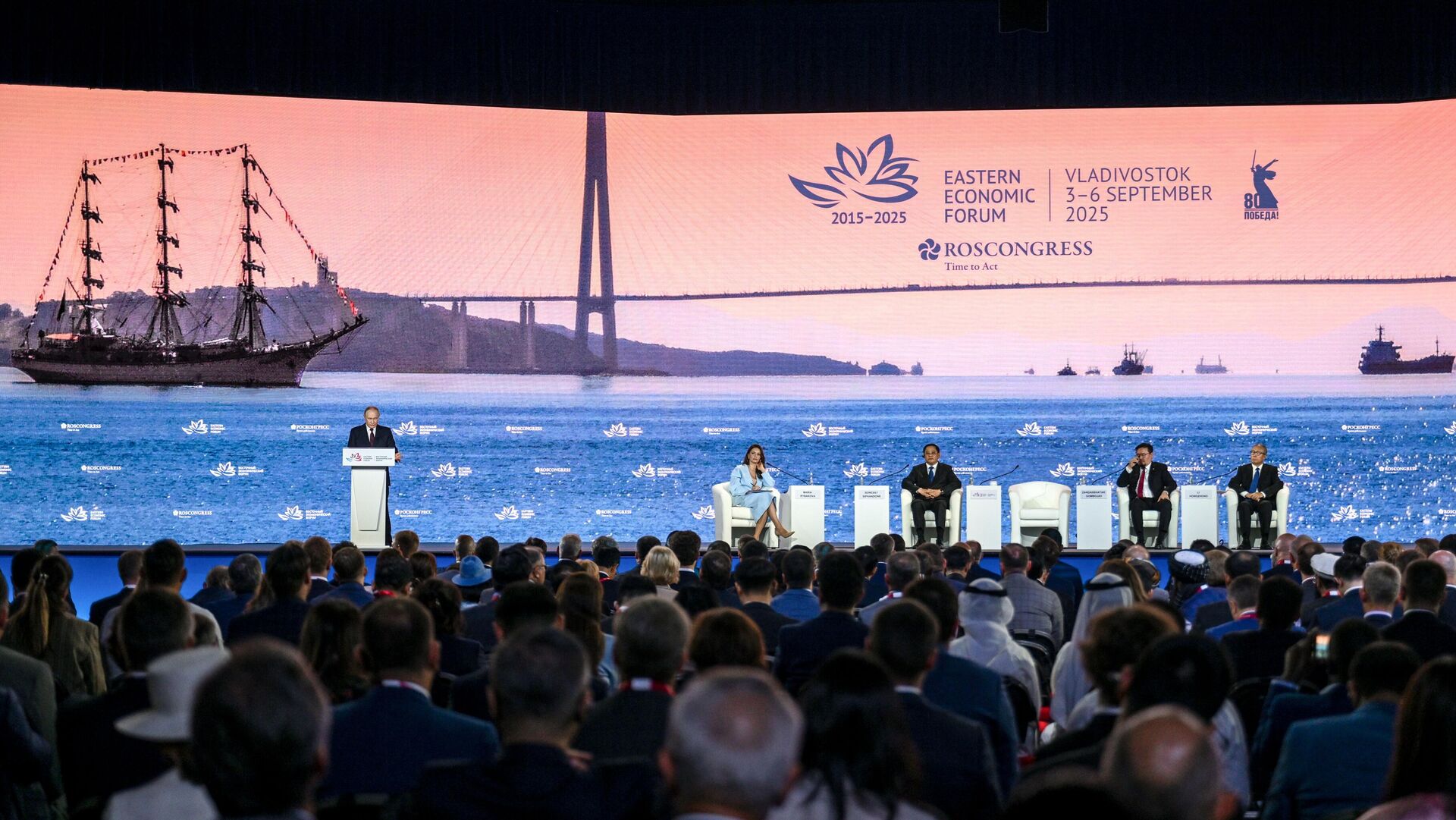 Президент РФ Владимир Путин на пленарной сессии Восточного экономического форума Президент РФ Владимир Путин на пленарной сессии Восточного экономического форума - ПРАЙМ, 1920, 05.09.2025