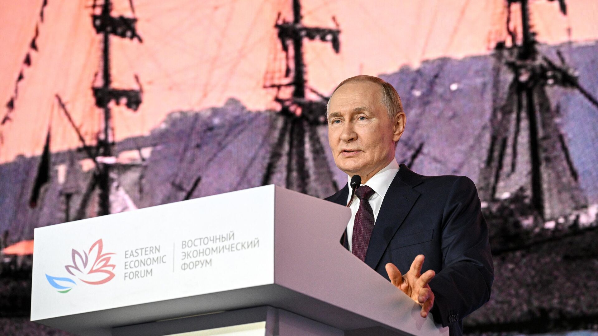 Президент Владимир Путин на пленарном заседании ВЭФ-2025 - ПРАЙМ, 1920, 05.09.2025