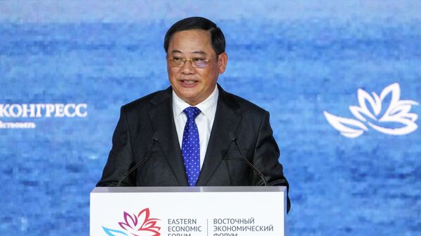 Премьер-министр Лаосской Народно-Демократической Республики Сонексай Сипхандон на пленарной сессии Восточного экономического форума