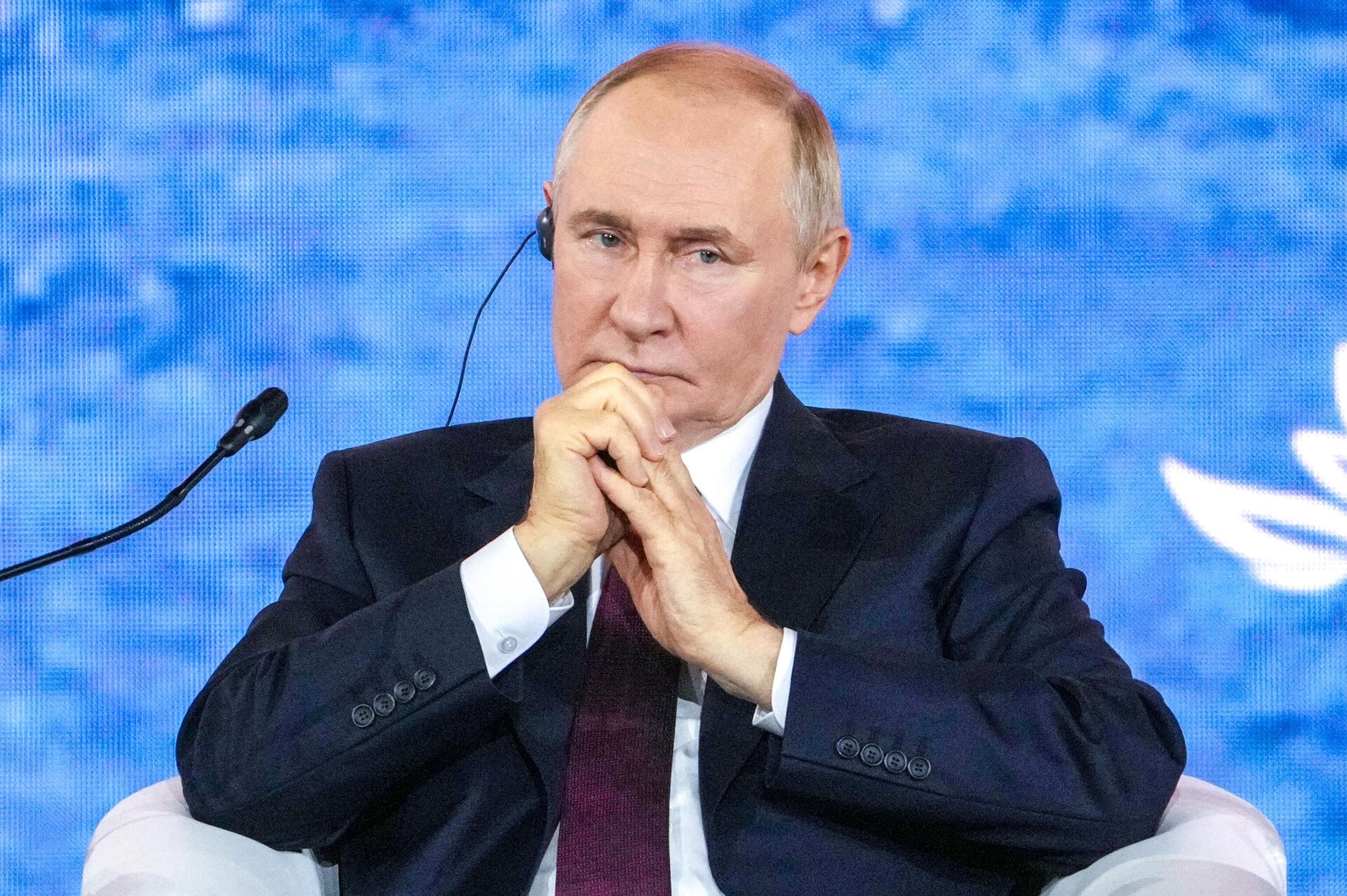 Президент РФ Владимир Путин на пленарной сессии Восточного экономического форума Президент РФ Владимир Путин на пленарной сессии Восточного экономического форума - ПРАЙМ, 1920, 05.09.2025