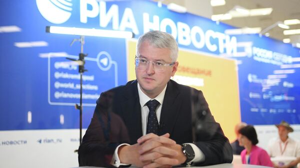 Губернатор Камчатского края Владимир Солодов на стенде РИА Новости на ВЭФ-2025